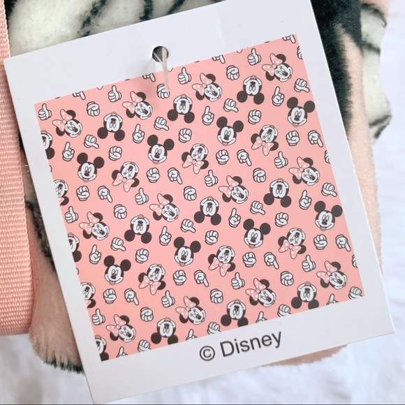 SOLD OUT ⭐️ Mickey & Minnie Pink Throw Blanket - Picture 3 of 4